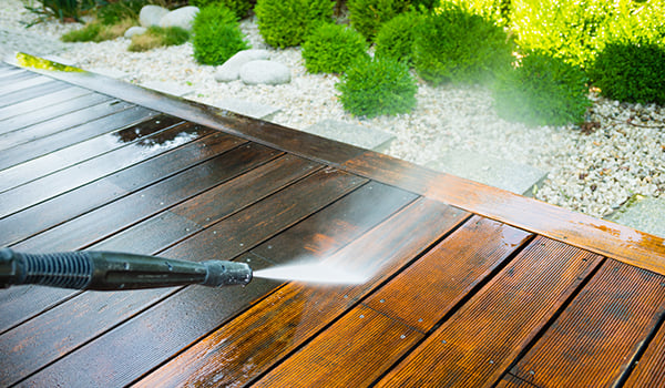 deck-cleaning